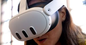 Quest for Control: Virtual Screens Come to Life