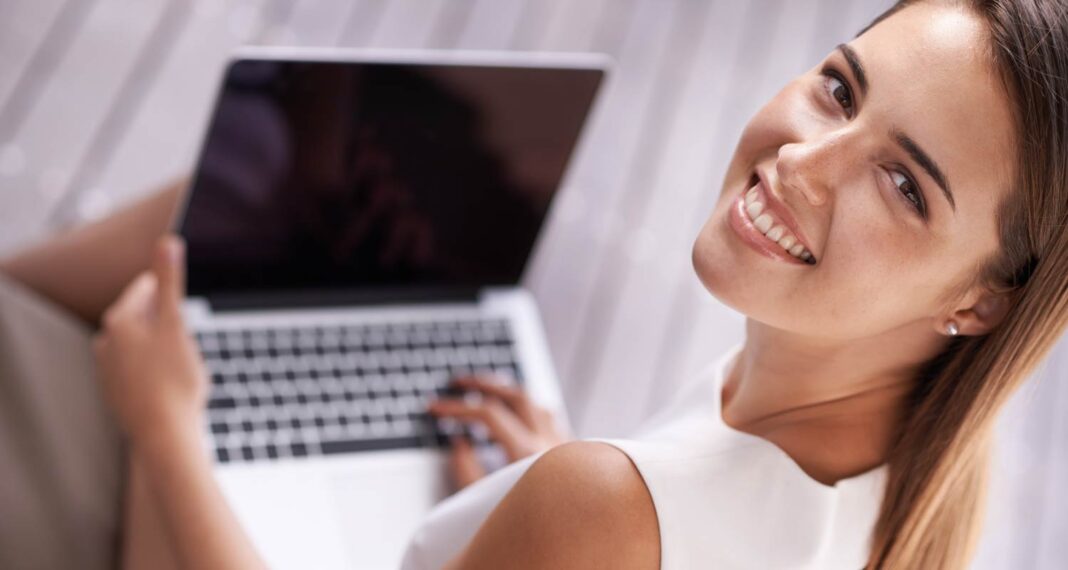 Apple’s Mac empire imploding: Shipments plummet by 50% in new report