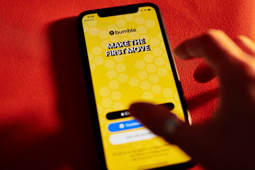 Swiping into Danger: Dating Apps Reveal Users’ Secrets